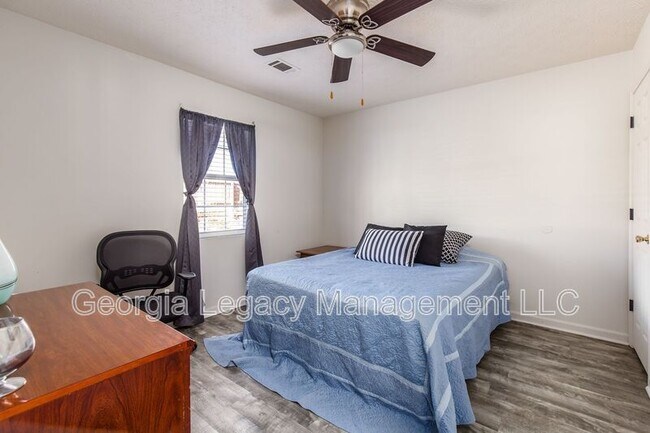 Building Photo - 1852 Faulkner Dr