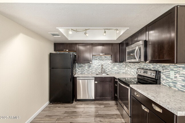 Building Photo - 2040 S Longmore