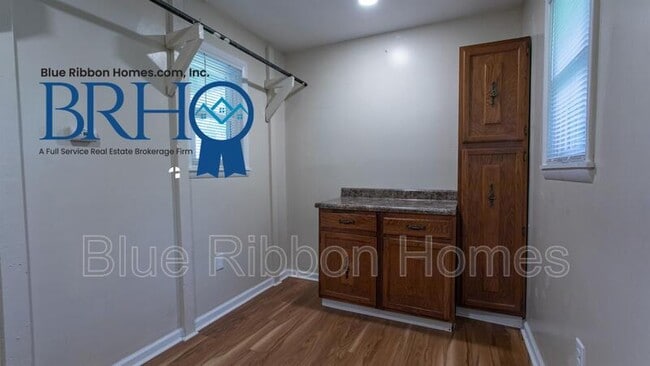 Building Photo - 605 Victory St NW