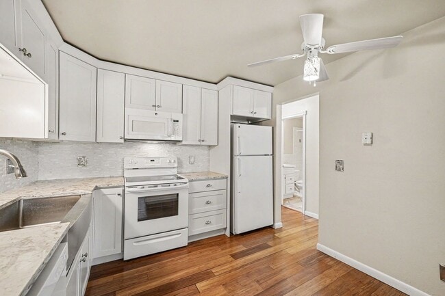 Building Photo - 232 S Brentwood St