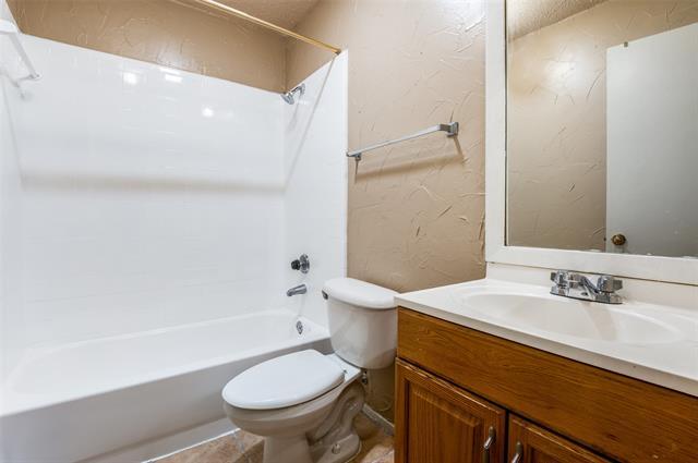 Building Photo - 2922 Pepperidge Dr E