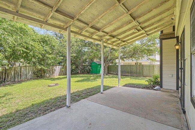 Building Photo - 8801 Piney Creek Bend