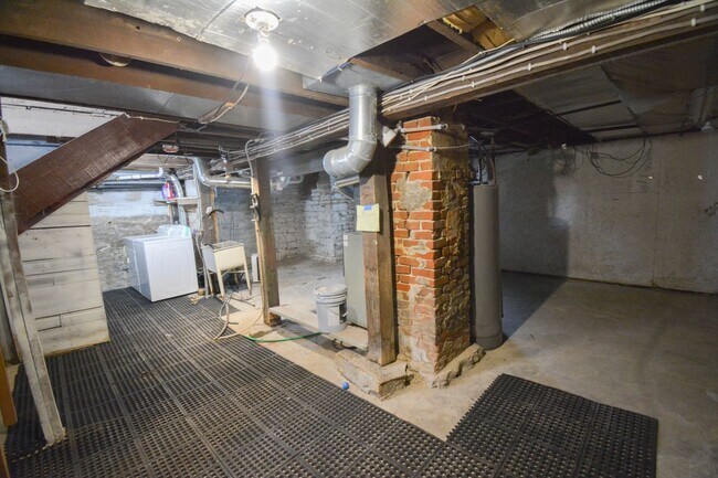 Building Photo - Huge, classic 2-story just outside of downtown Rochester