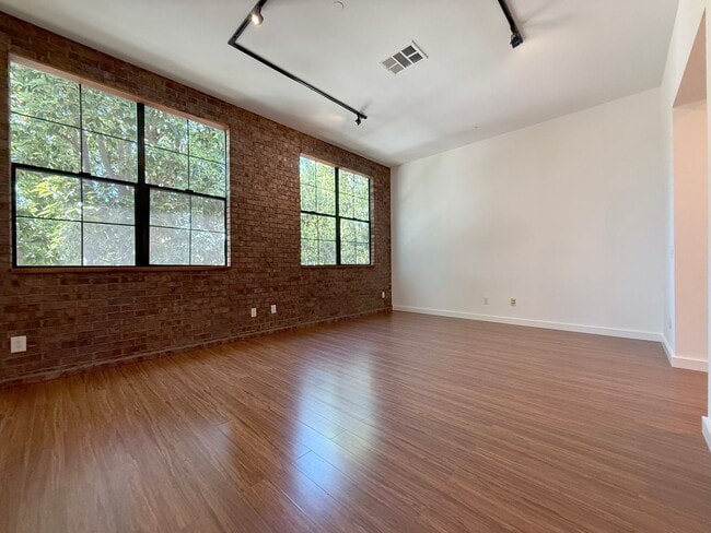 Building Photo - Modern Live/Work Loft In Sought After Depo...