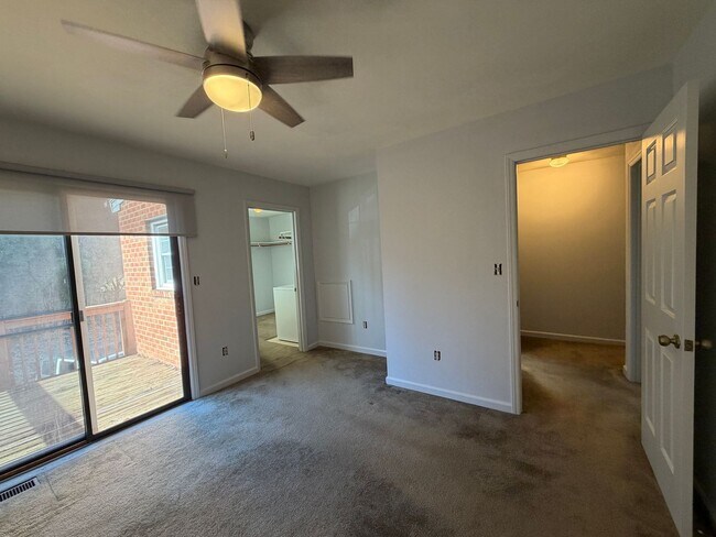 Building Photo - Roanoke Duplex