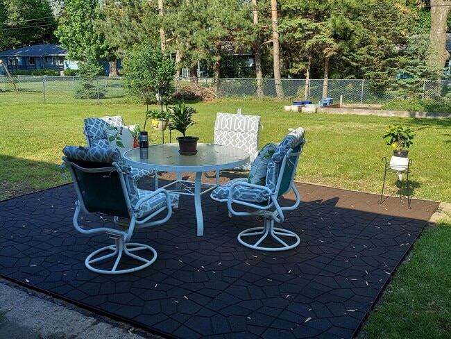 Building Photo - 10131 Girard Ave S