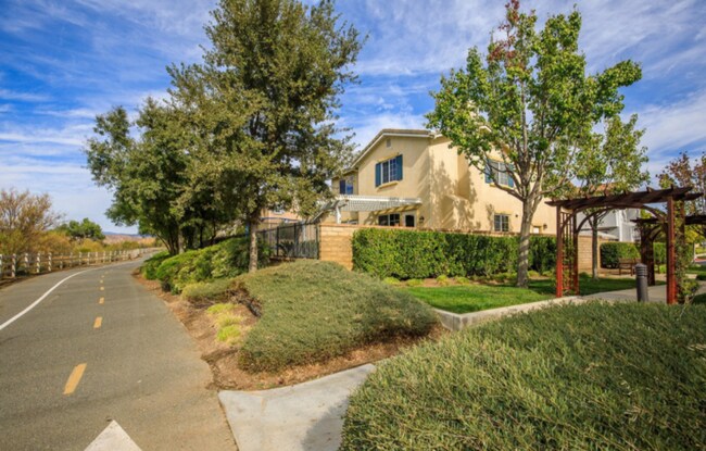 Building Photo - Charming 3-Bedroom Home in Valencia's Cree...