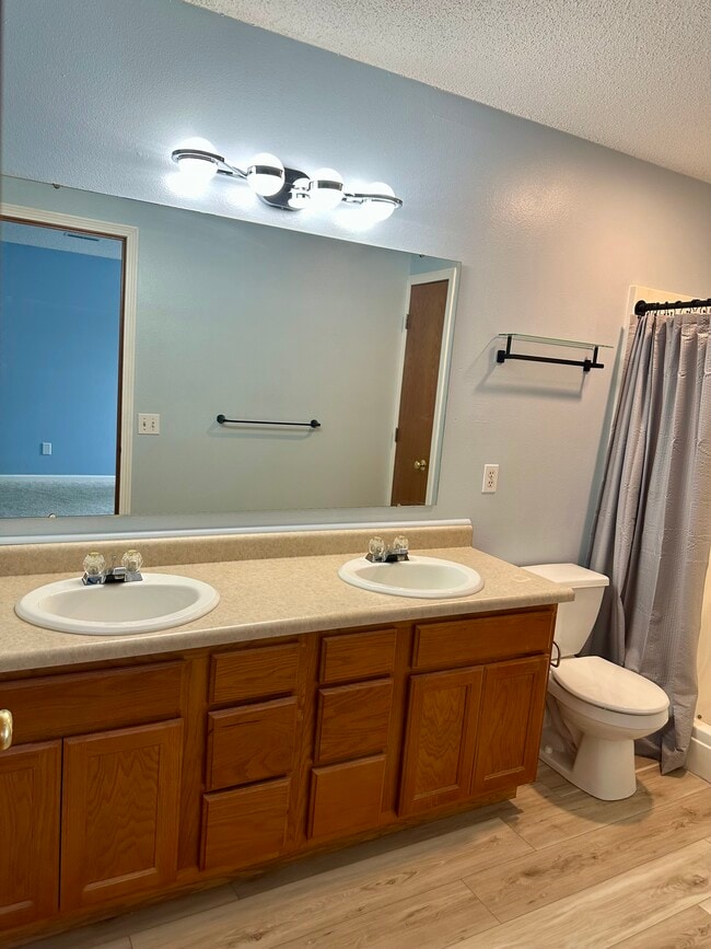 Building Photo - 2786 Irving Ave