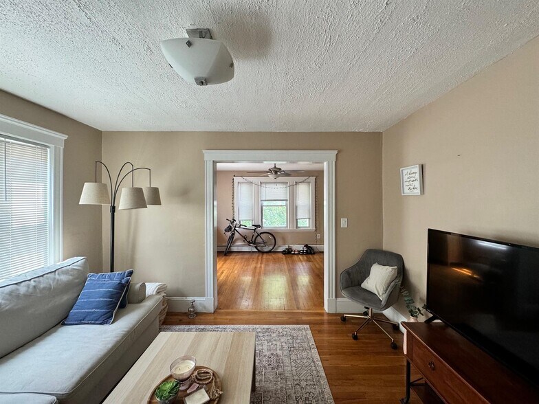 Building Photo - 44 Clarendon Ave