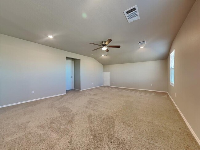 Building Photo - 5124 Saddle Clb Dr