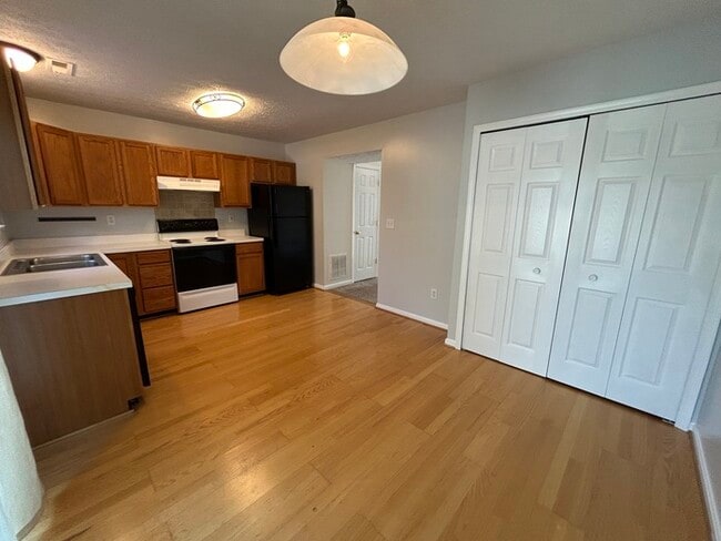 Building Photo - 9917 W Midland Way