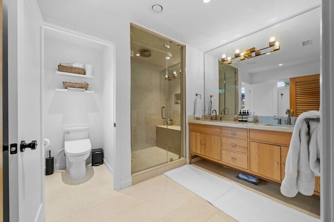 Building Photo - 253 Calle De Madera