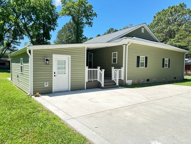 Building Photo - 408 Branch St