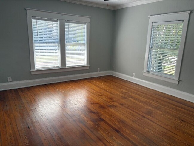 Building Photo - Historic Downtown Murfreesboro TN 3050 SF, 5BR/2BA for rent