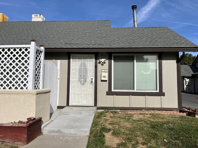 Building Photo - 2 Bed, 1.5 Bath home available now! Corner...