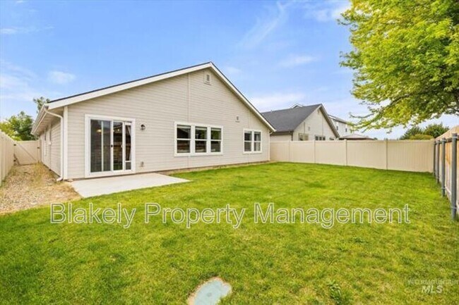 Building Photo - 260 W Waukesha St