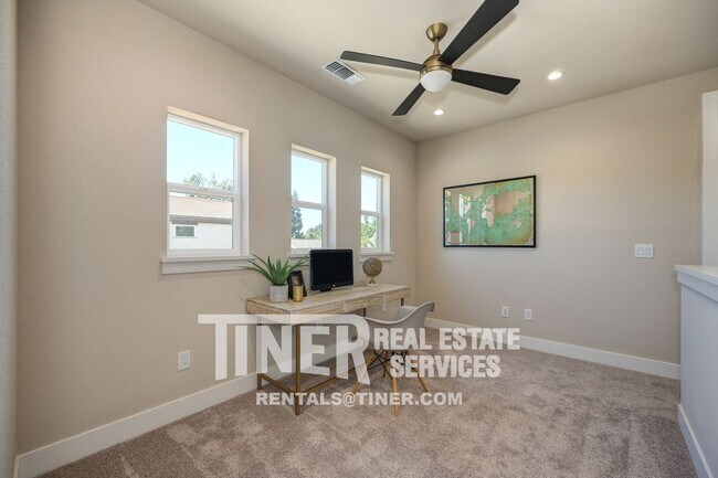 Building Photo - 8943 Fair Oaks Blvd