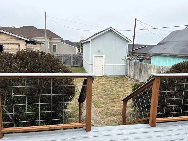 Building Photo - Dog Friendly Eureka Home With Fully Fenced...