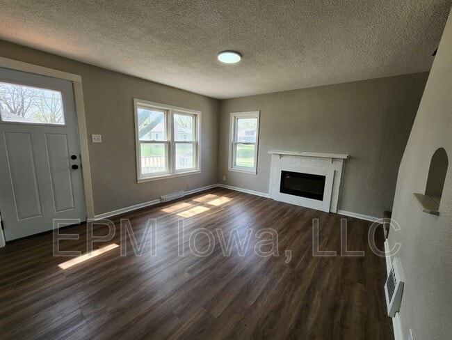 Building Photo - 608 6th St NW