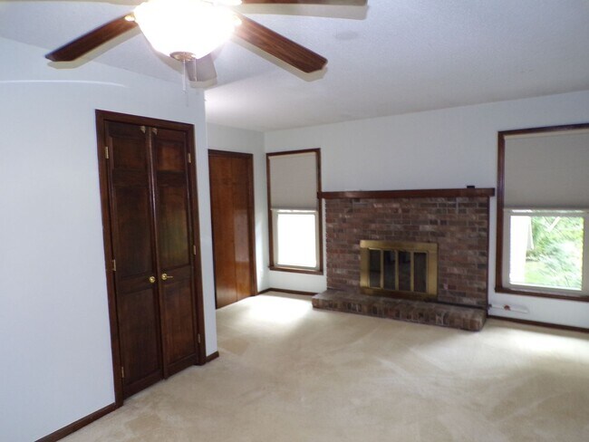 Building Photo - Unique 2 Bed 2.5 Bath Country Home!