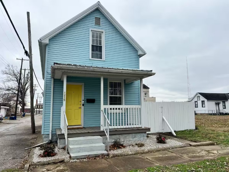 Primary Photo - 1215 Eagle St