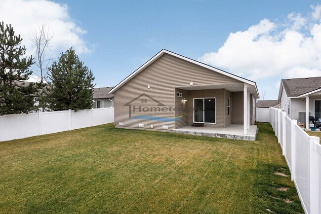 Building Photo - Stunning 3 Bedroom 2 Bath Home in The Landings!