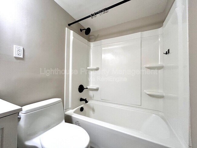 Building Photo - 818 Delray Ave SE