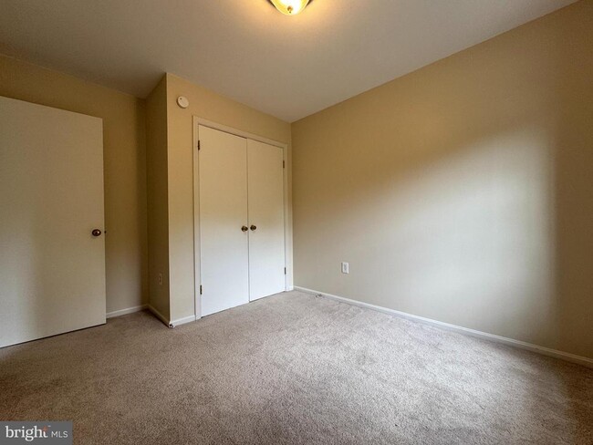 Building Photo - 306 Cherry Ct