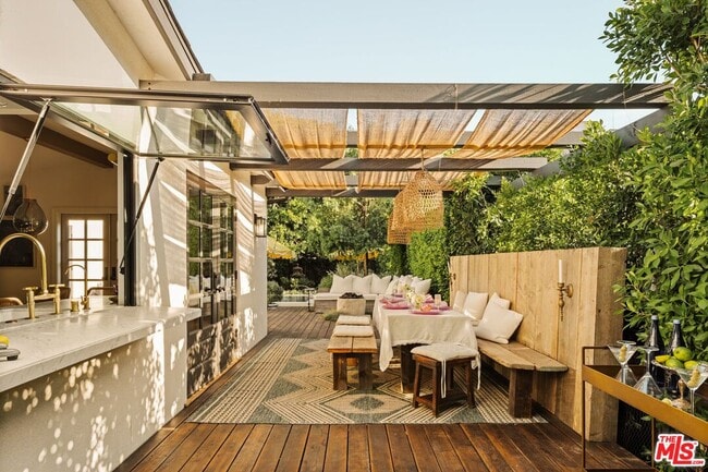 Building Photo - 11476 La Maida St