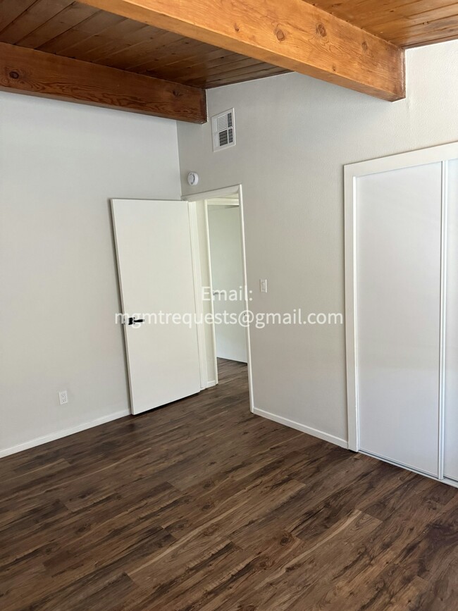 Building Photo - 622 Pine Ave