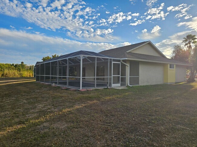 Building Photo - Move In Ready