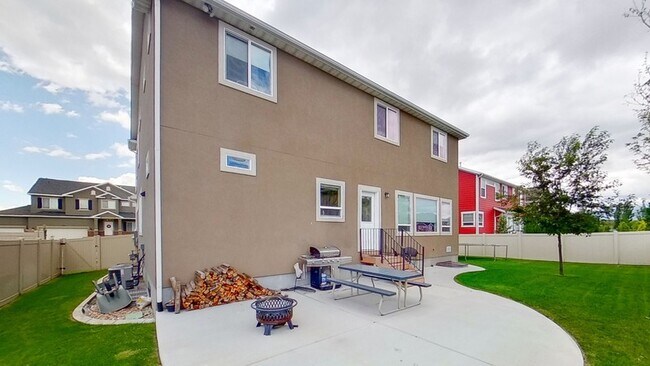 Building Photo - 3360 W Willow Park Dr