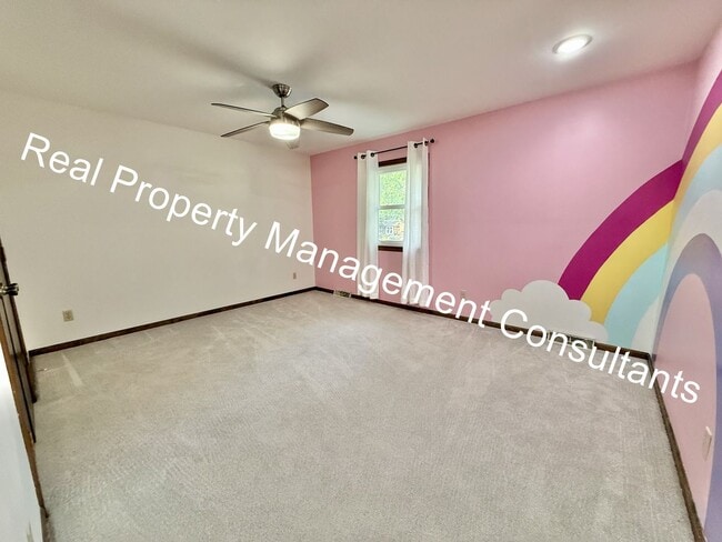 Building Photo - Spacious 4 Bedroom Home in Shawnee Mission!