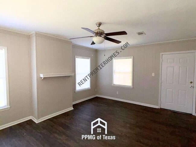 Building Photo - 2409 Eloise Cir