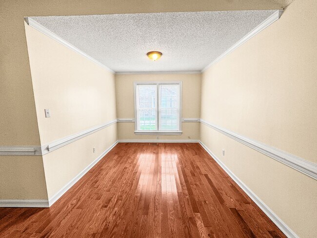 Building Photo - Beautiful 3-BR, 2-Bath home