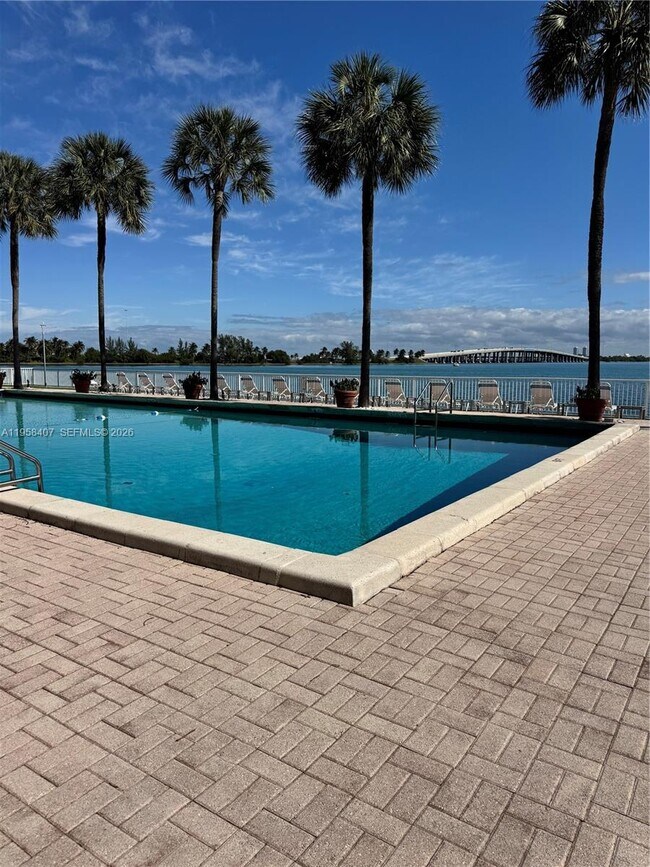 Building Photo - 3301 NE 5th Ave