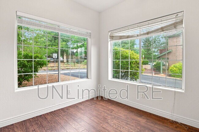 Building Photo - 3272 S Litzler Dr