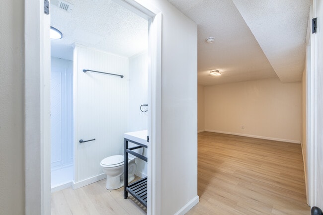 Building Photo - 307 McMaster Pl
