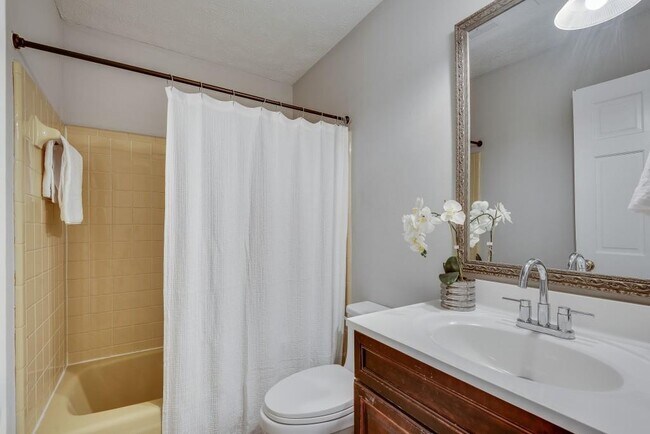 Building Photo - 2663 Rangewood Dr NE