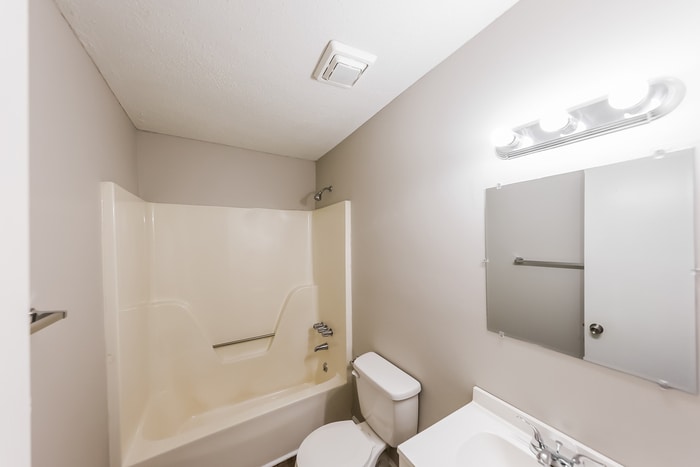 Building Photo - 811 10th Way