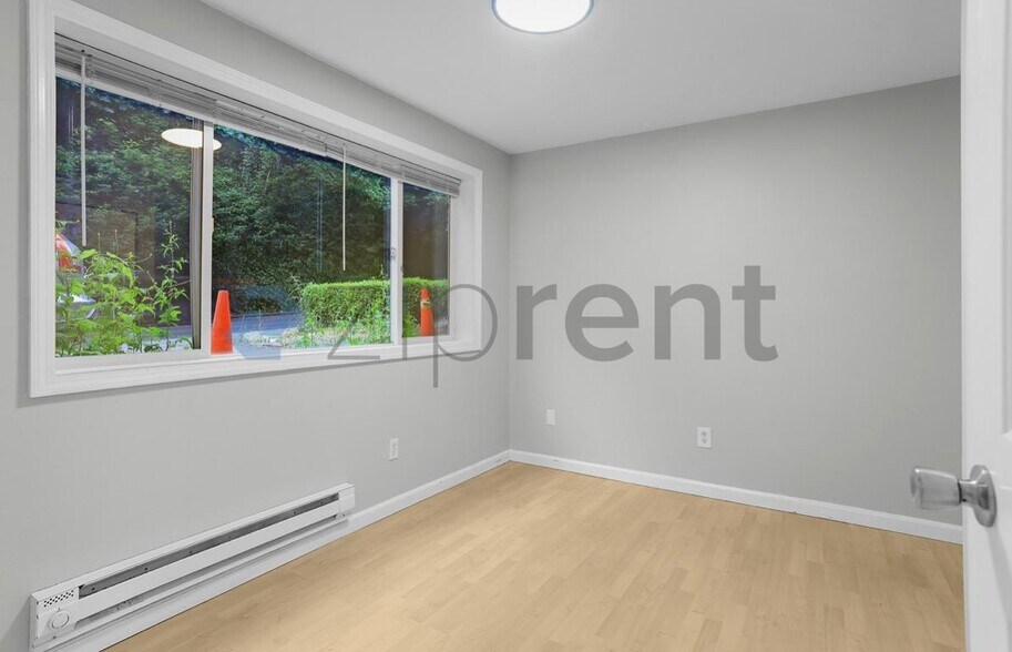 Building Photo - Unit 1