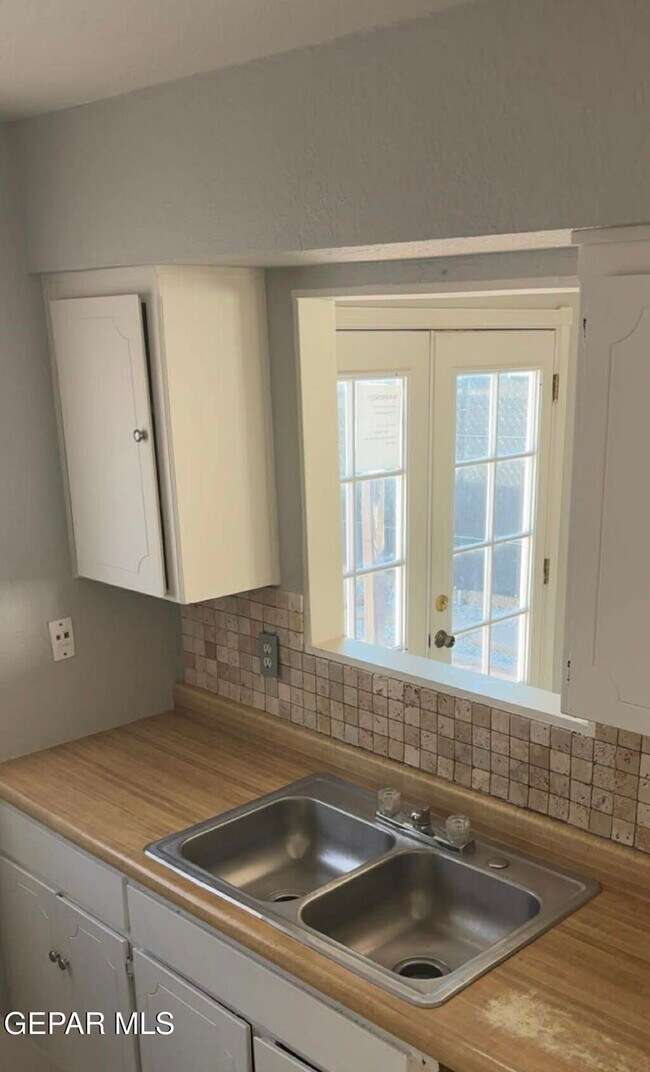 Building Photo - 8804 Kenneth St