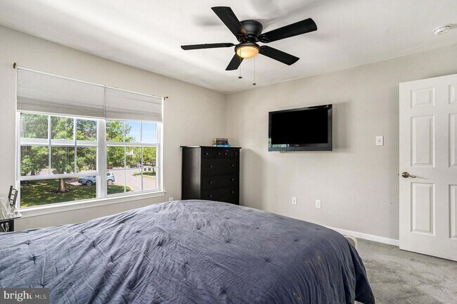 Building Photo - 5905 Drawbridge Ct