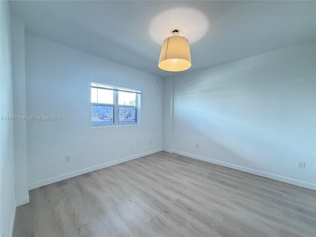 Building Photo - 15051 Royal Oaks Ln