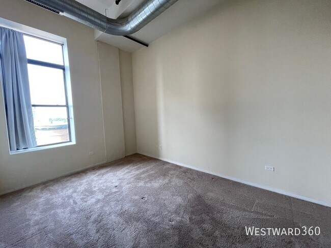 Building Photo - 1645 W Ogden Ave