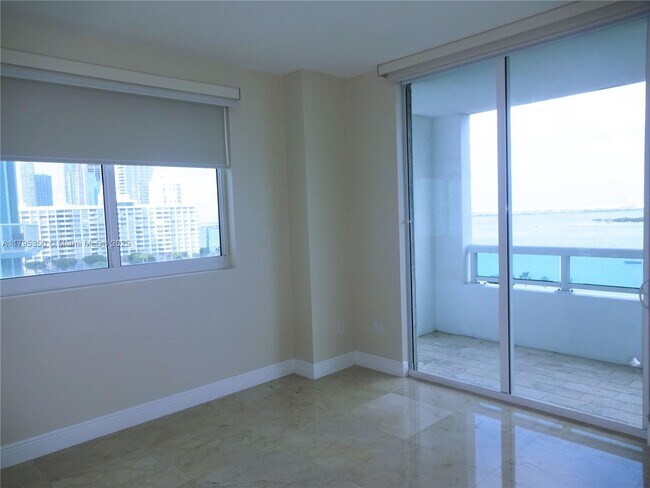 Building Photo - 1800 N Bayshore Dr