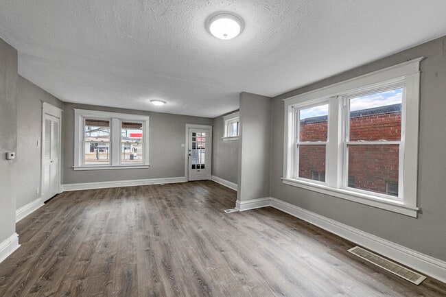 Building Photo - 2714 Hampton Ave