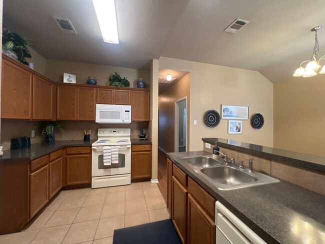 Building Photo - Updated Stunning Duplex 3/2 duplex in Burleson