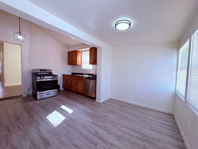 Building Photo - 1416 S Hardy Ave