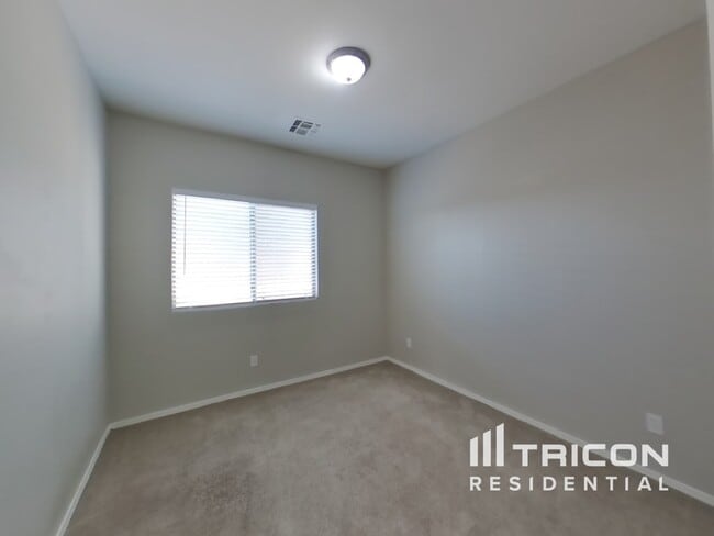 Building Photo - 35495 N Thurber Rd